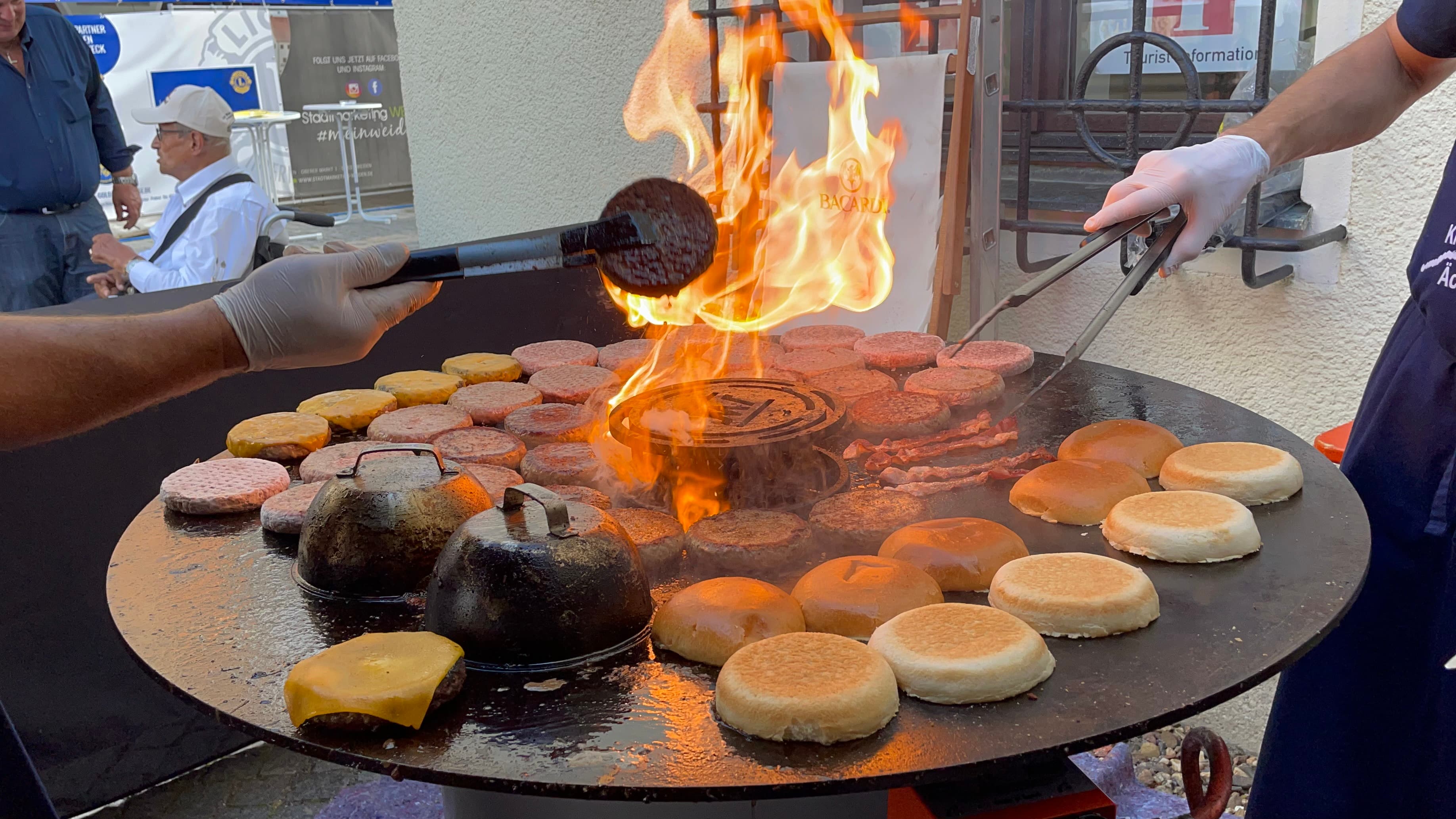 Siedlerinnen und Siedler beim Bürgerfest
